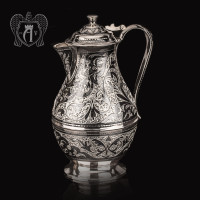 Kumush quvshin «Adrian» qopqoq bilan.