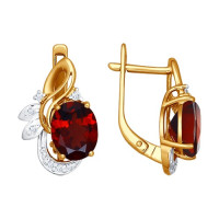 Сияющие золотые серьги гранатового великолепия с фианитами 12579